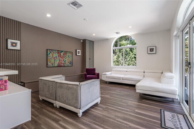 Building Photo - 5978 Alton Rd