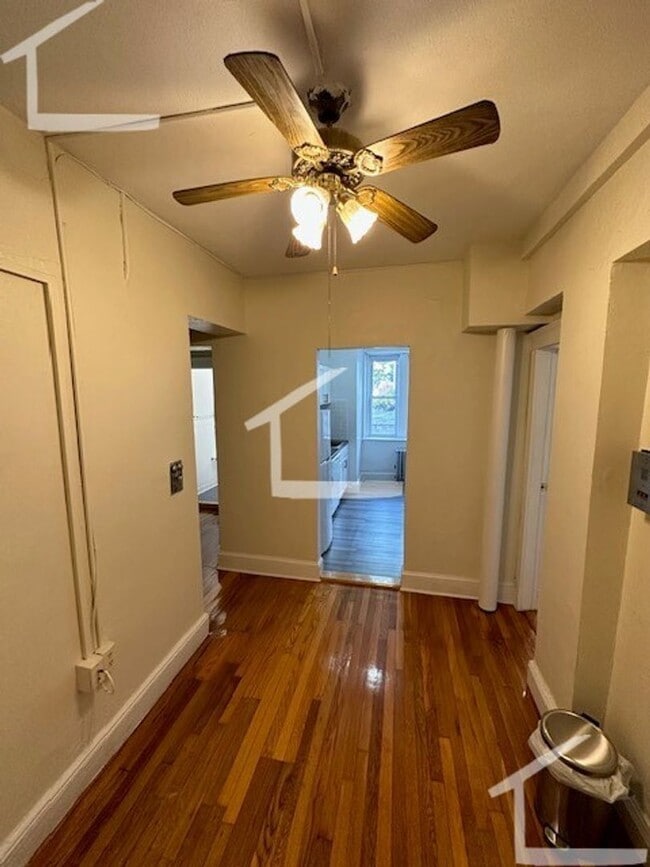 Building Photo - Gorgeous renovated studio with great location in Brighton available NOW!!