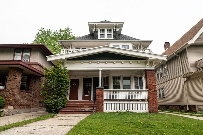 Building Photo - Murray Lower Flat