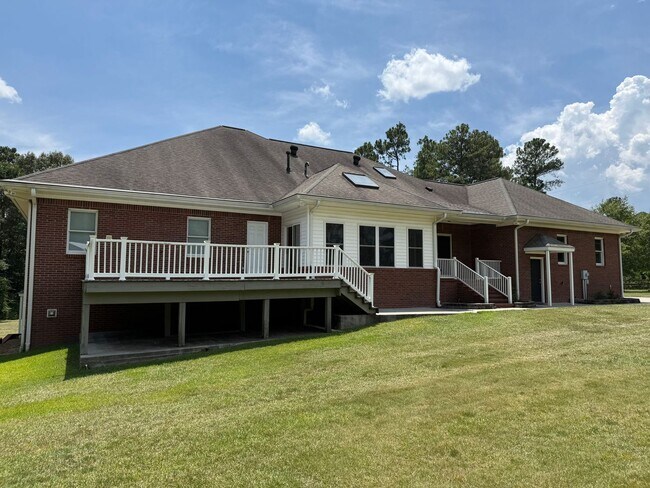 Building Photo - 785 Glenwood Dr