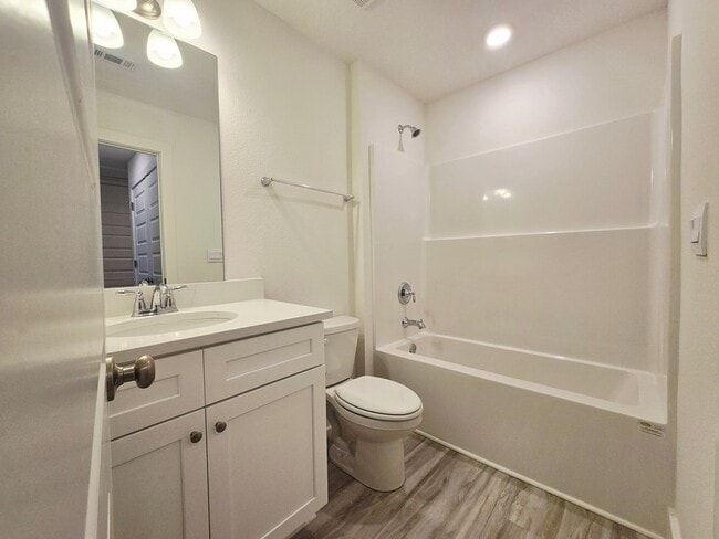 Building Photo - 396 Salt Creek Lane
