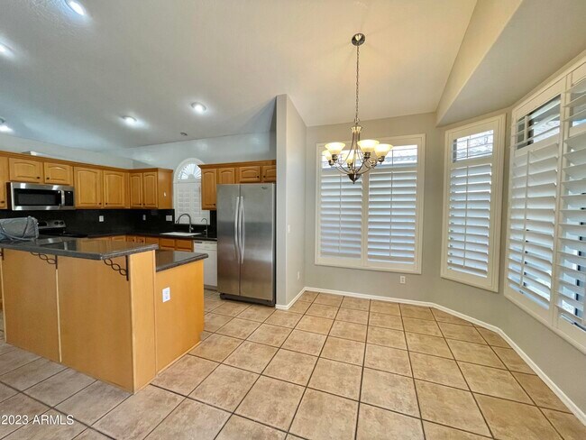 Building Photo - 4939 W Erie St