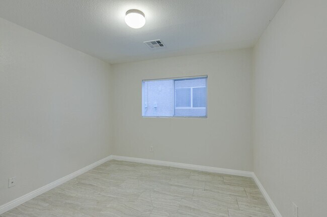 Building Photo - Beautiful Split-Level Home on Corner Lot with Pool and Spa!