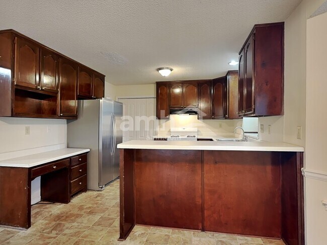 Building Photo - 401 Streamview Ln