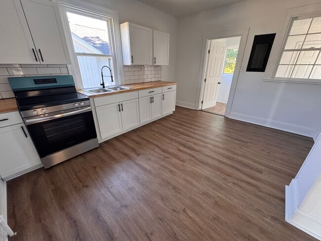 Building Photo - PENDING