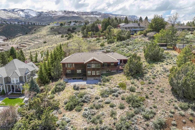 Building Photo - 3400 Southampton Dr