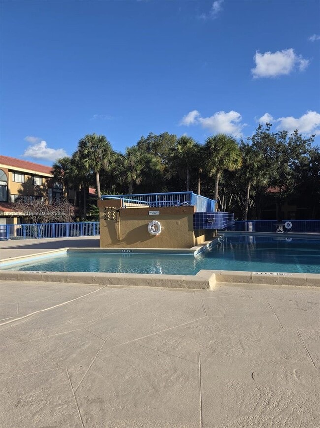 Building Photo - 15529 Miami Lakeway N