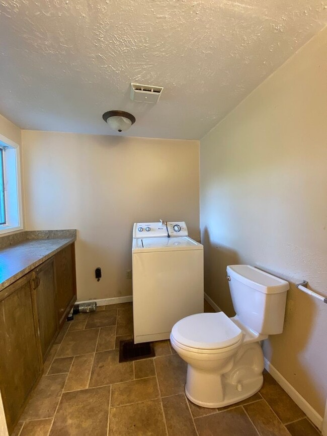 Building Photo - 68037 Franklin St