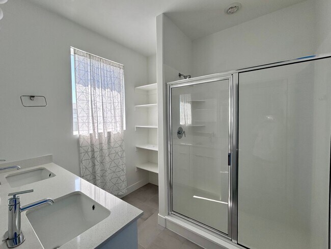 Building Photo - 4 Bedroom 3 Bath Town Home for Rent in AF