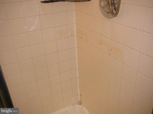 Building Photo - 302 Harrogate Rd