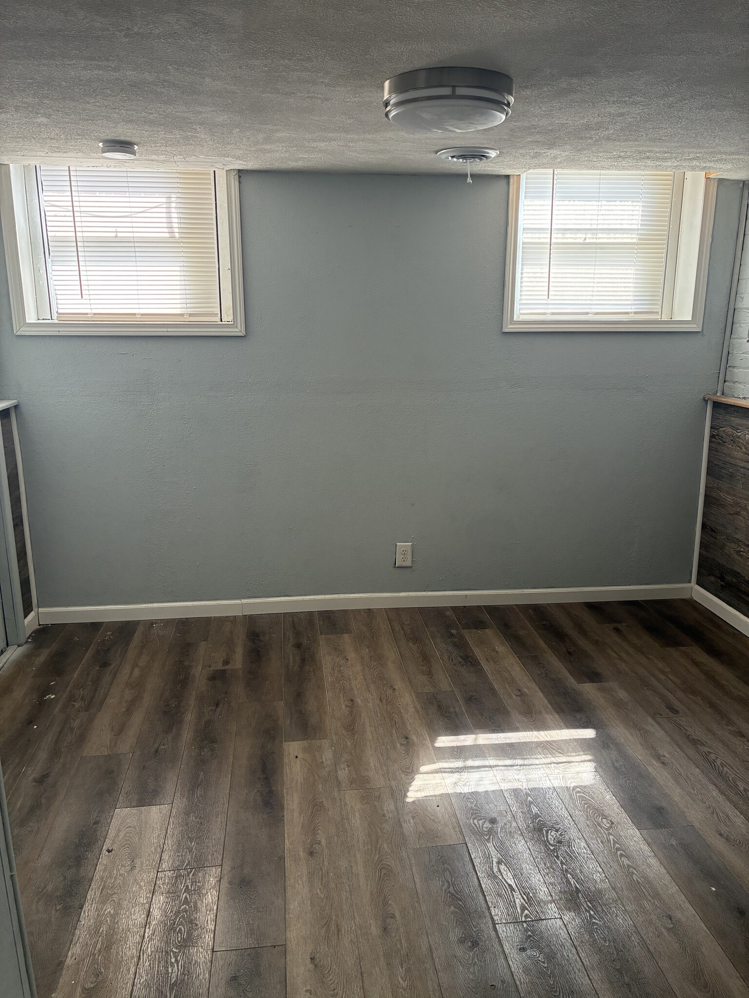Building Photo - 501 W Columbia Ter