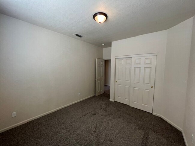 Building Photo - 2912 Medinah Way