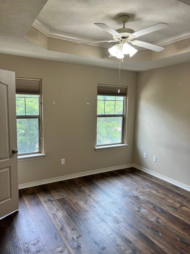 Bedroom 2 - 1000 Spring Loop