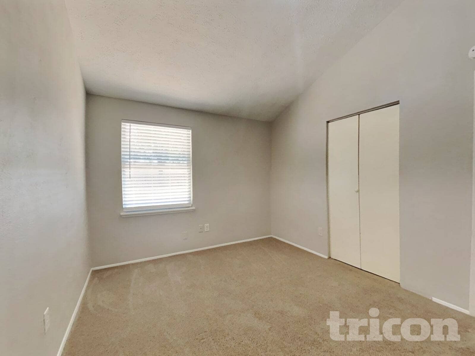 Building Photo - 24022 4 Sixes Ln