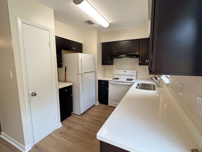 Building Photo - 3BR/1BA Pet Friendly House in NW Gainesvil...