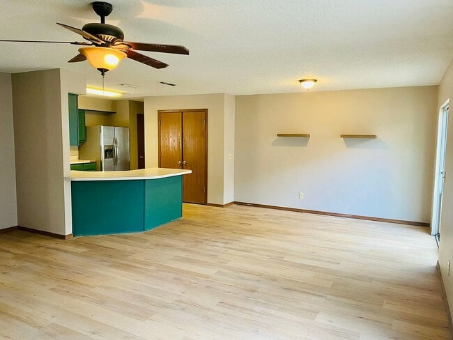 Building Photo - 1860/1862 Pine Valley Dr, Unit 1862