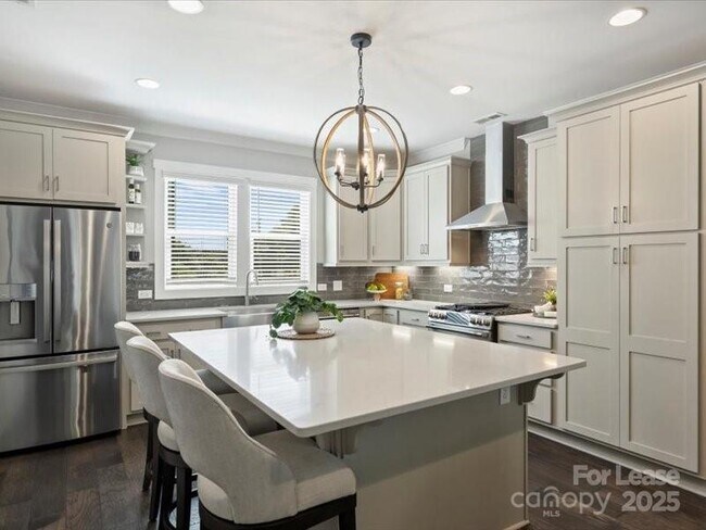 Building Photo - 1615 Chatham Ave