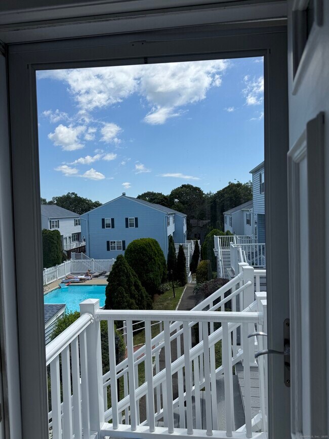 Building Photo - 14 1/2 Fairview Ave