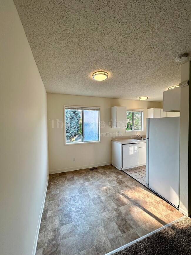 Building Photo - 6041 SW Valley Ave