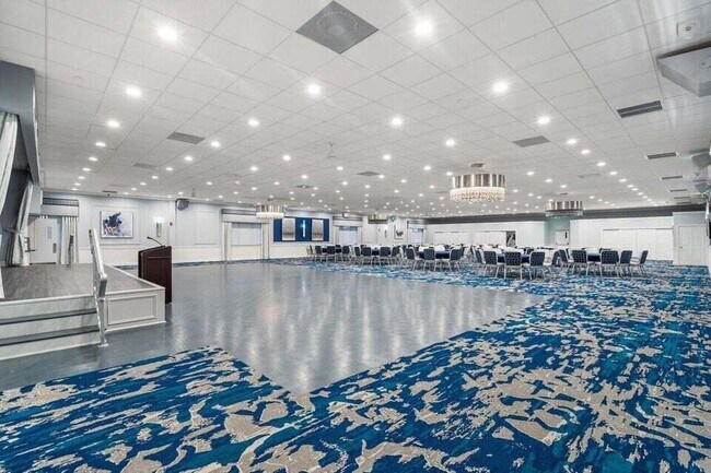 Building Photo - 7192 Huntington Ln