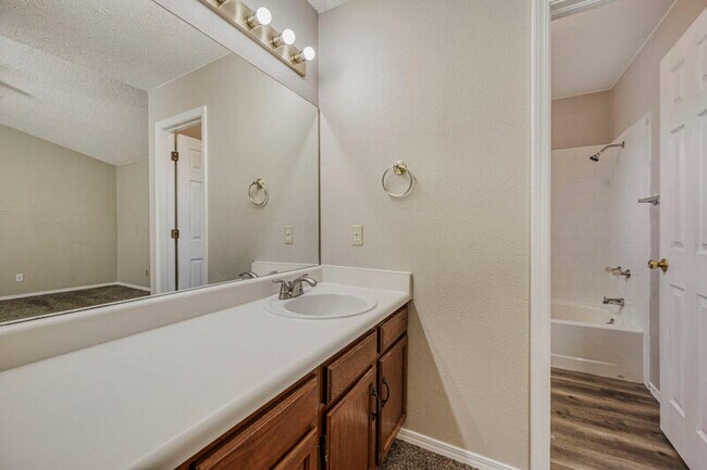 Building Photo - 8420 Ilex Dr