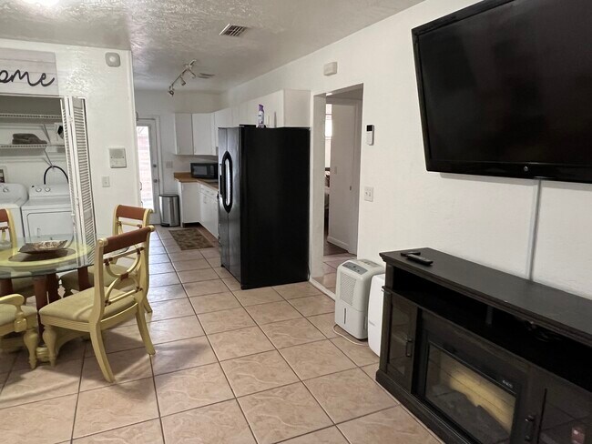 Building Photo - 2401 S Mellonville Ave