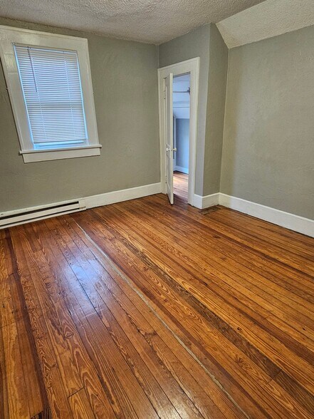 Building Photo - 811 E 29th St