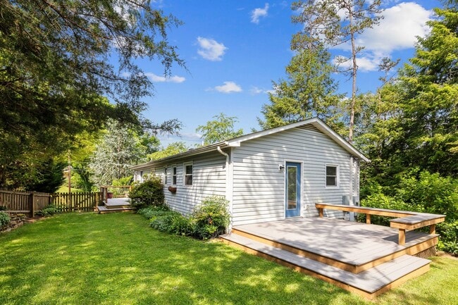 Building Photo - 2-4 Village Park Dr