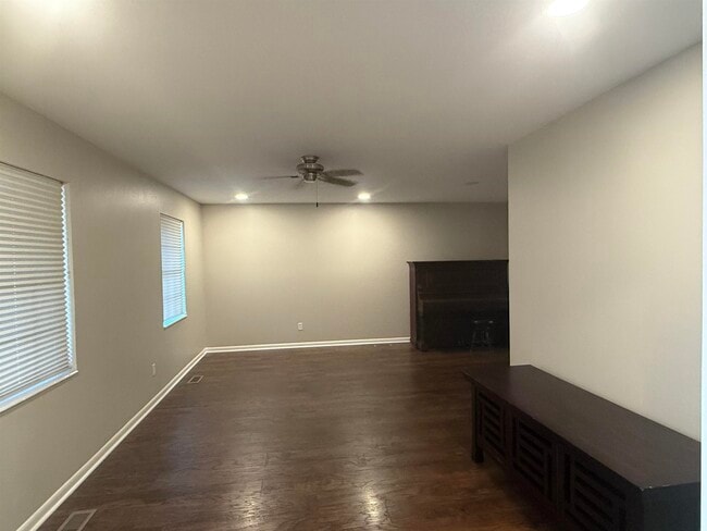 Building Photo - 2033 Doomar Dr