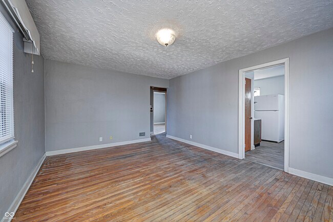 Building Photo - 315 S Webster Ave