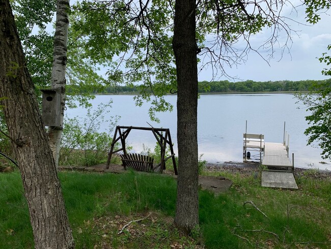 Building Photo - 3 Bedroom Plus loft, 1-3/4 Bathrooms Home in Brainerd, MN on Lake Hartley