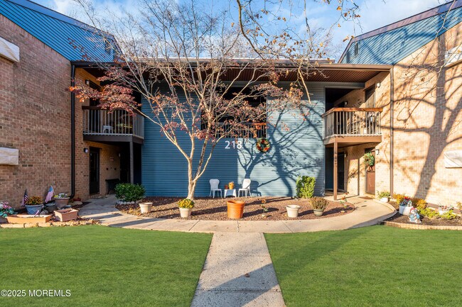 Building Photo - 218 Medford Ct