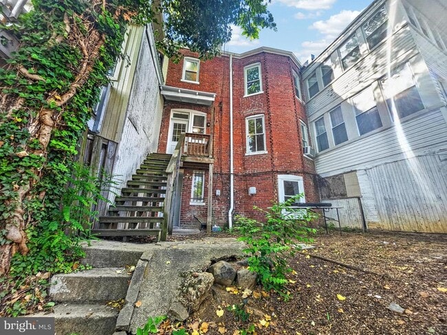 Building Photo - 138 Bryant St NW