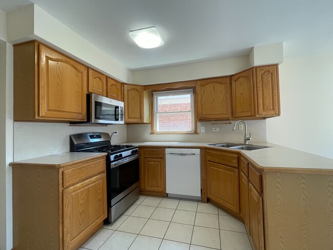 Building Photo - 7009 Sunnyside Ave