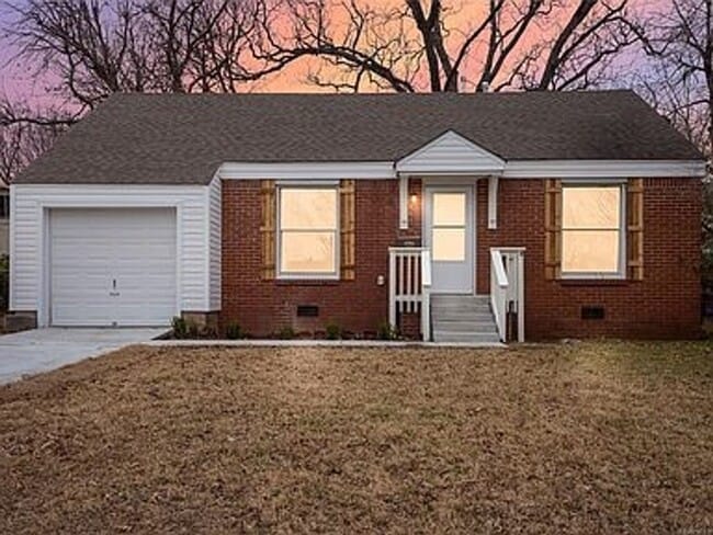 Building Photo - Updated 2 Bed 1 Bath Rental Home Tulsa