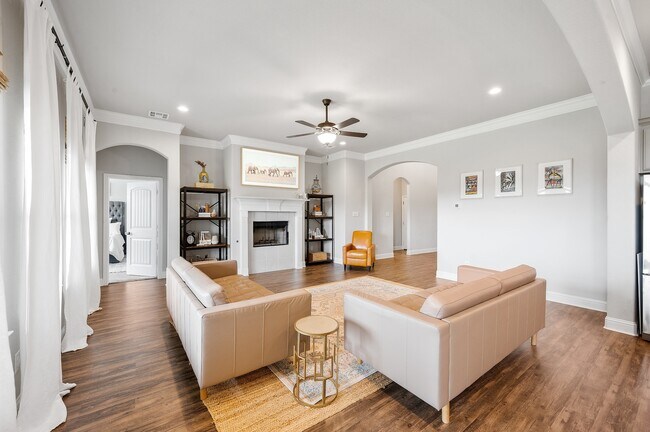 Building Photo - 1074 Waverly Dr