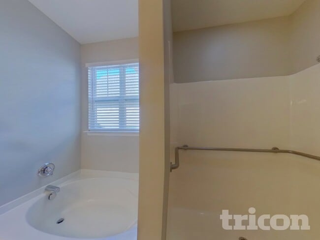 Building Photo - 338 Bronze Dr