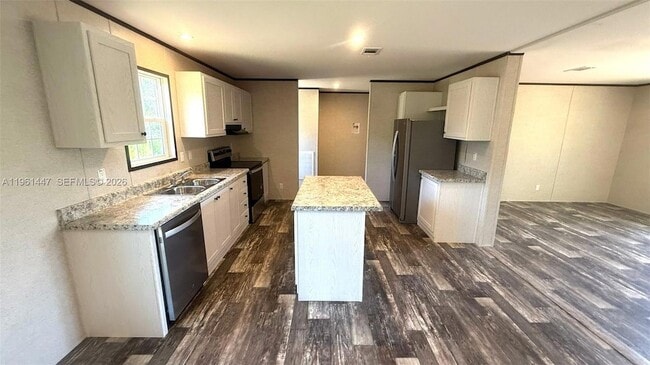 Building Photo - 881 Woodland Blvd