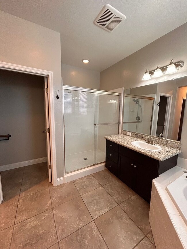 Building Photo - Gorgeous home for rent in Visalia
