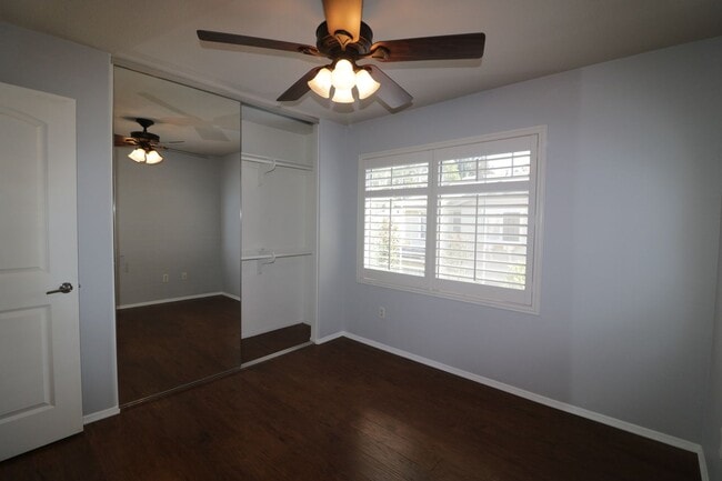 Building Photo - Townhome for Lease  in Valencia!