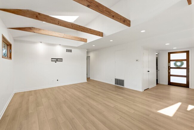 Building Photo - Charming Cardiff-by-the-Sea Cottage - Spacious, Great Neighborhood