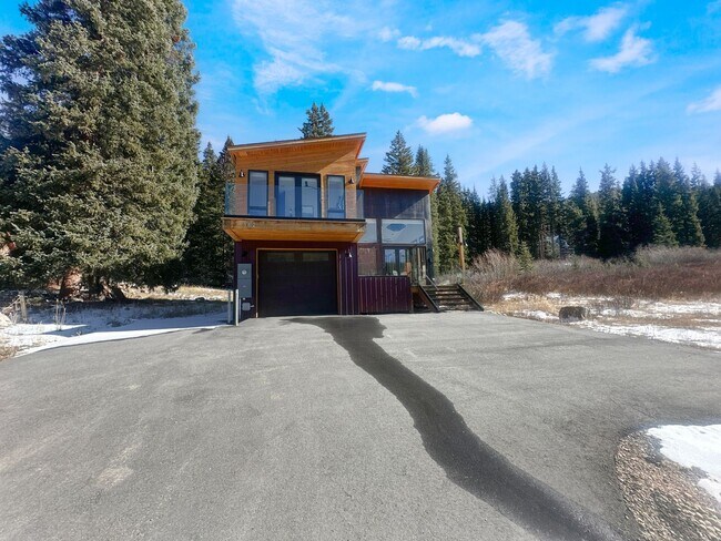 Building Photo - 3 Bed, home with views of Quandary Peak, Hot Tub, Flexible lease terms!
