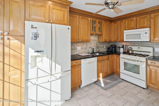 Building Photo - 192 Tarpon Dr