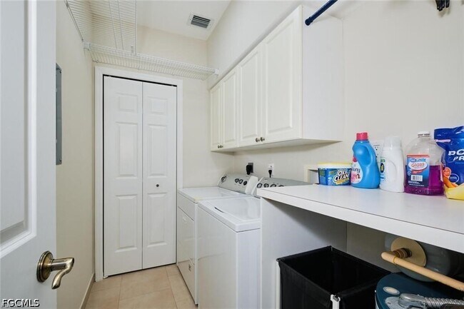 Building Photo - 1789 Four Mile Cove Pkwy