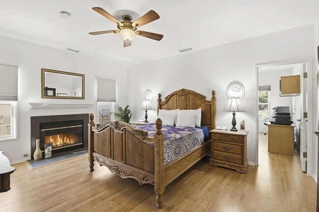 Building Photo - Charming 3BR Home with Bonus Room, Fireplace & Large Yard