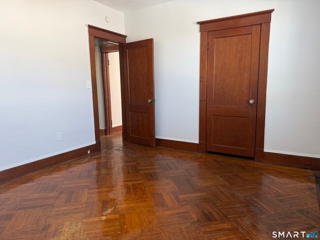 Building Photo - 118 Riverview Ave