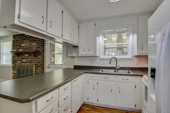 Building Photo - 608 Cedarwood Ct