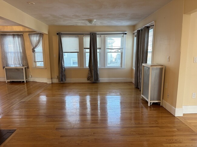 Building Photo - 10 Channing St