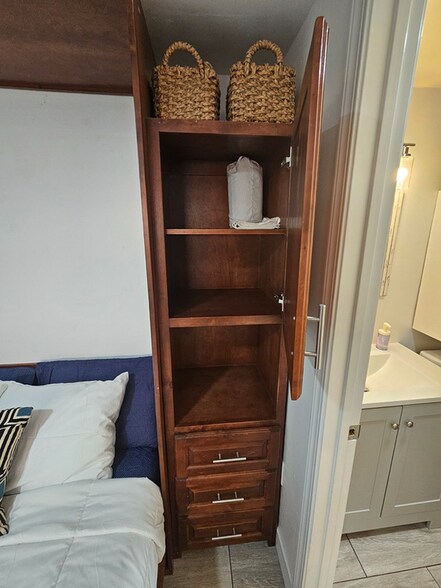 Building Photo - 6339 Jeff St