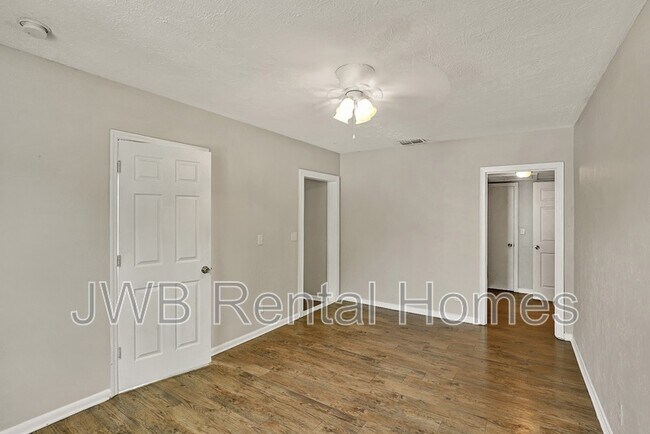 Building Photo - 8944 Jackson Ave